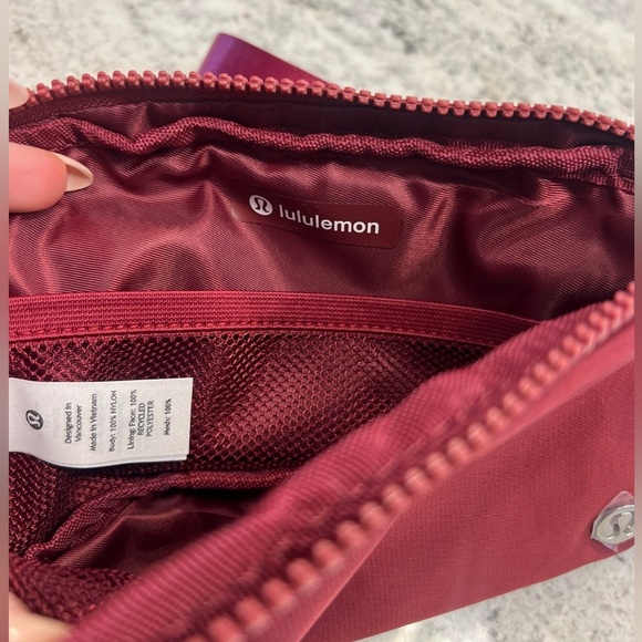 🍁🍂Brand New Lululemon belt bag in 1L Red Merlot crossbody fannypack - Picture 4 of 6